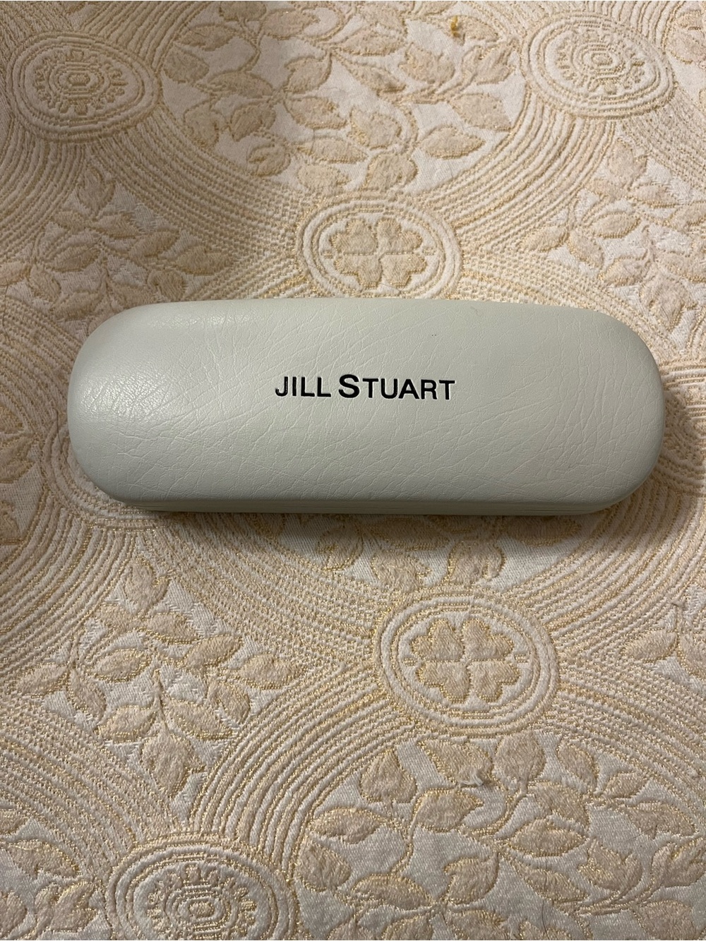 JILL STUART Light Cream Eyeglass Case